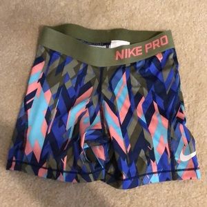 Nike Pros (girls L)